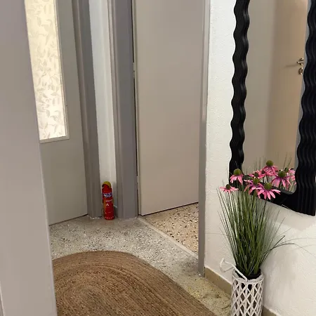 στη νεάπολη-λαρισας