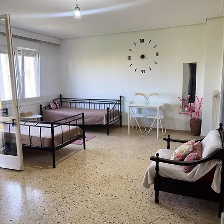 φωτεινο διαμερισμα στη νεαπολη-λαρισας έως 4 άτομα شقة