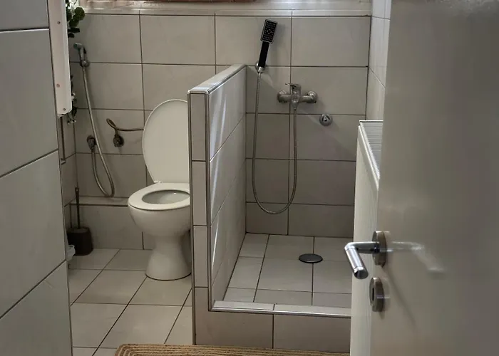 φωτεινο διαμερισμα στη νεαπολη-λαρισας έως 2 άτομα 拉里萨