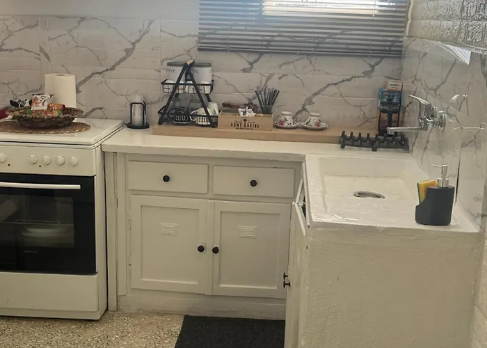 φωτεινο διαμερισμα στη νεαπολη-λαρισας έως 2 άτομα *